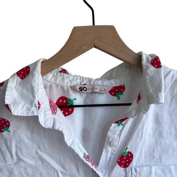 White Strawberry Fruit Print Sleeveless Summer Button Down shirt Size M - Picture 2 of 3